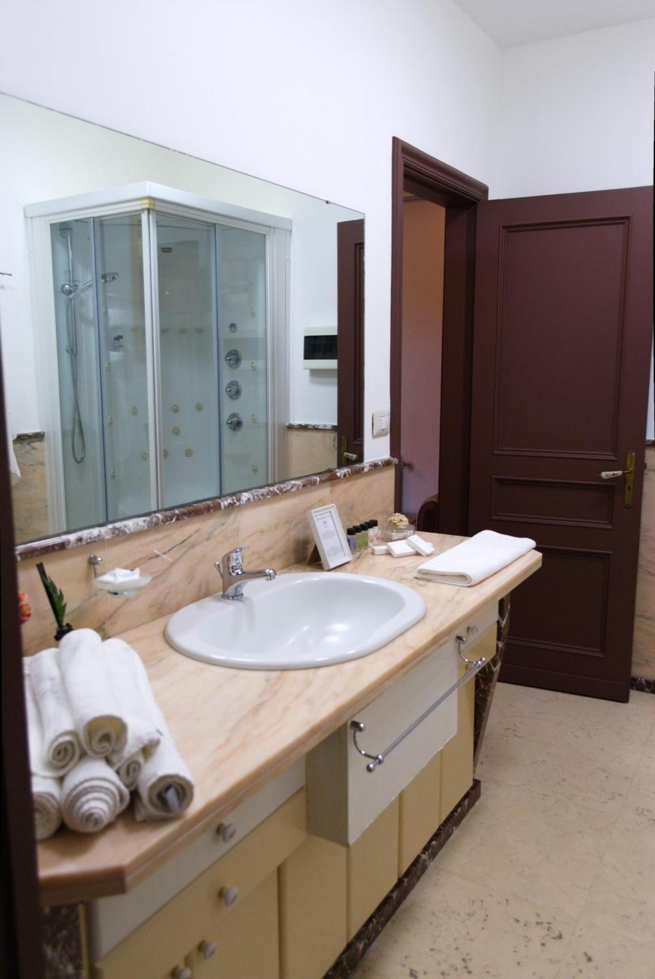Allure Palace Acireale Eksteriør billede